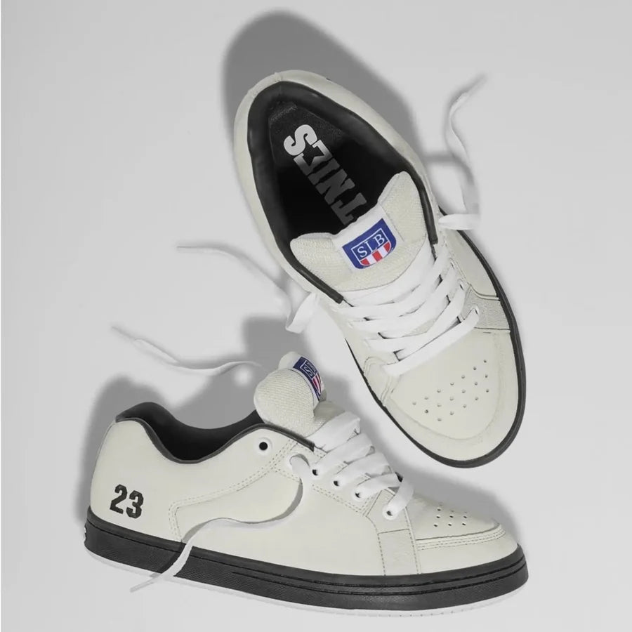 Sal 23 - White/ Blk